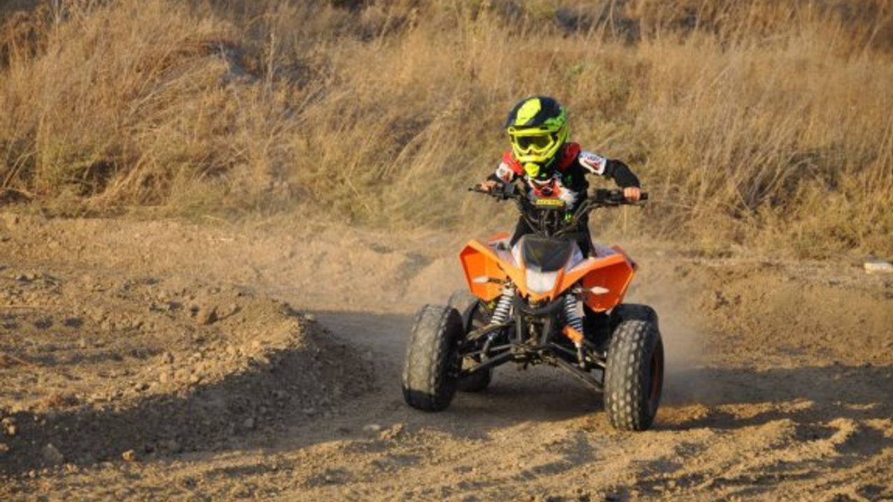 Genç ATV ve Kroscular toprağa iniyor