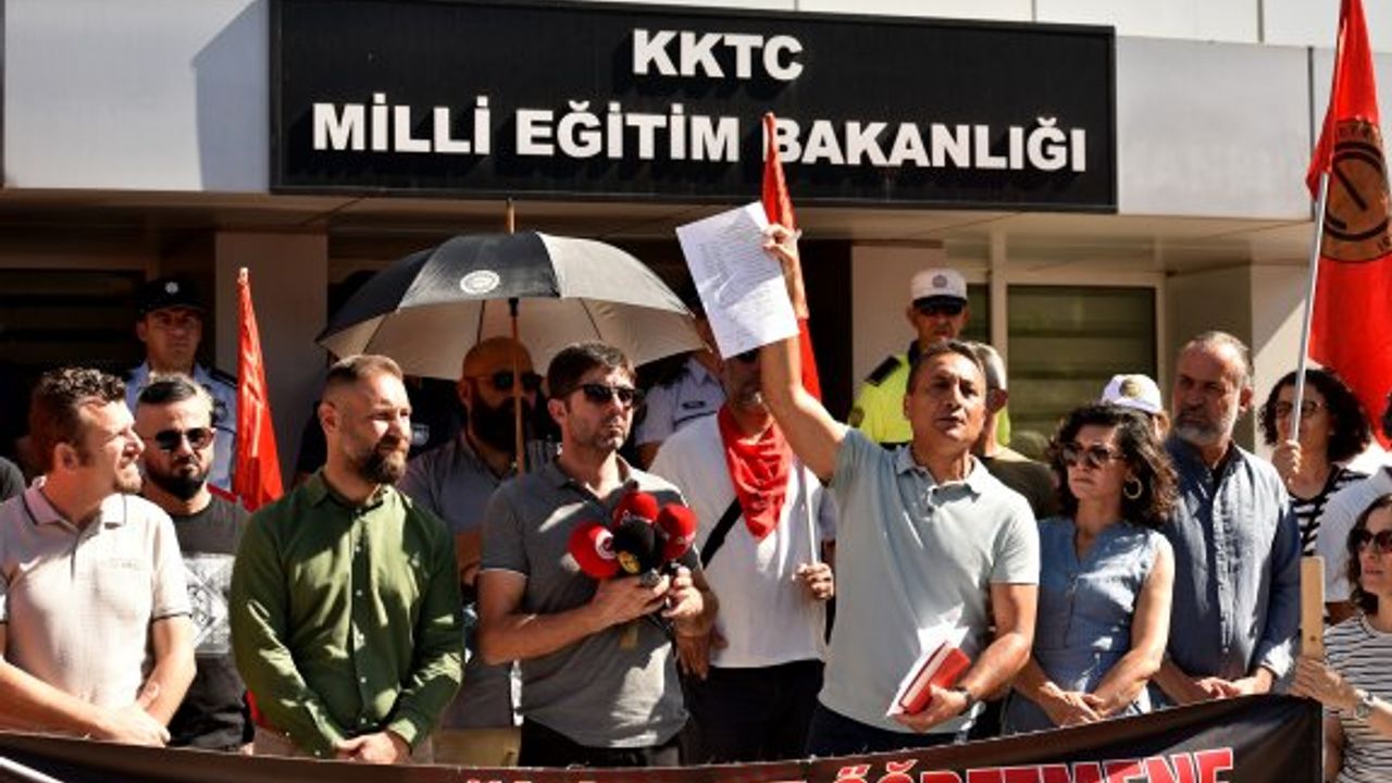 KTOEÖS, Milli Eğitim Bakanlığı ve Maliye Bakanlığı önünde eylem yaptı