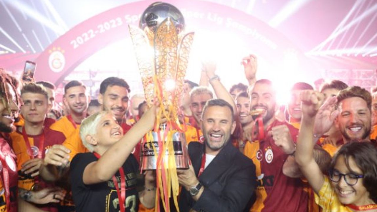 Okan Buruk 1 yıl daha Galatasaray'ın başında