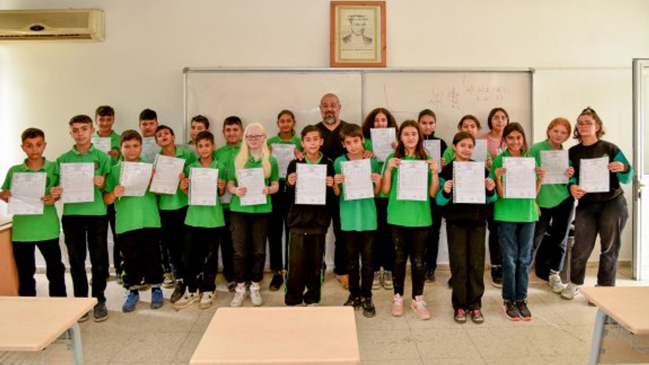 Orta dereceli okullarda karneler bugün dağıtıldı, yaz tatili başladı