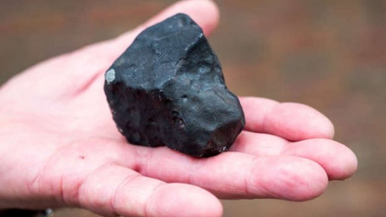Balkonda kahvesini yudumlayan kadına göktaşı çarptı