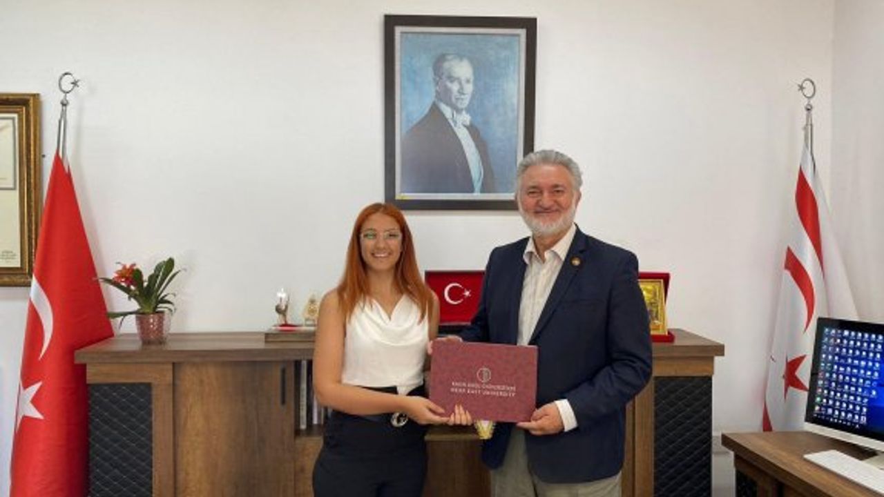 Evkaf burslarıyla öğrenciler hayallerine kavuşuyor