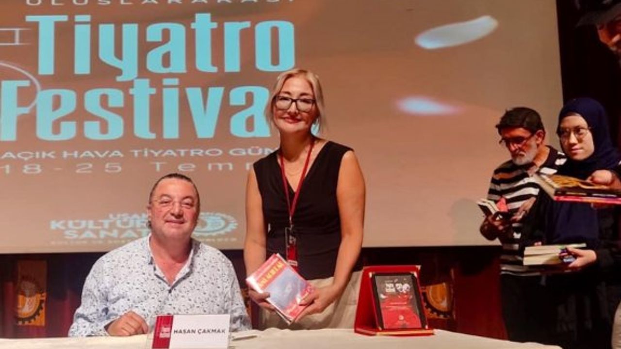 Hasan Çakmak İzmir ve Uşak’ta kitaplarını imzaladı