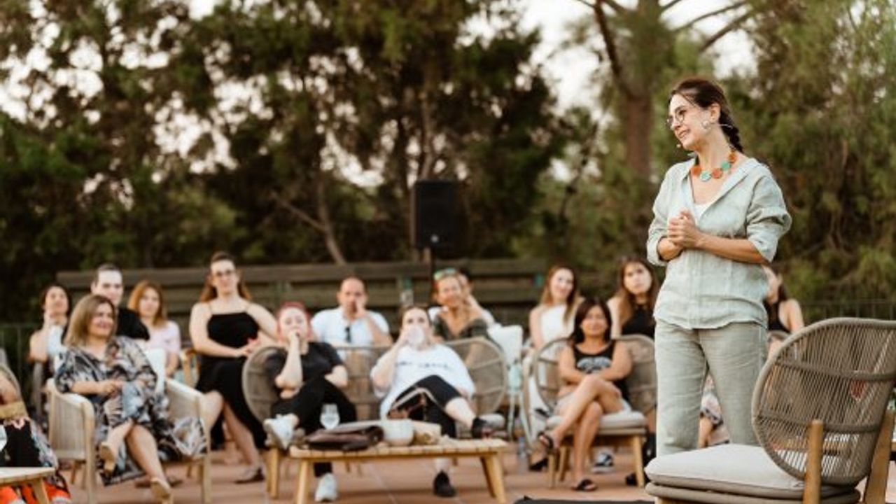 “Natura Wellness Talks" şöyleşilerinin konuğu Dilara Koçak'tı
