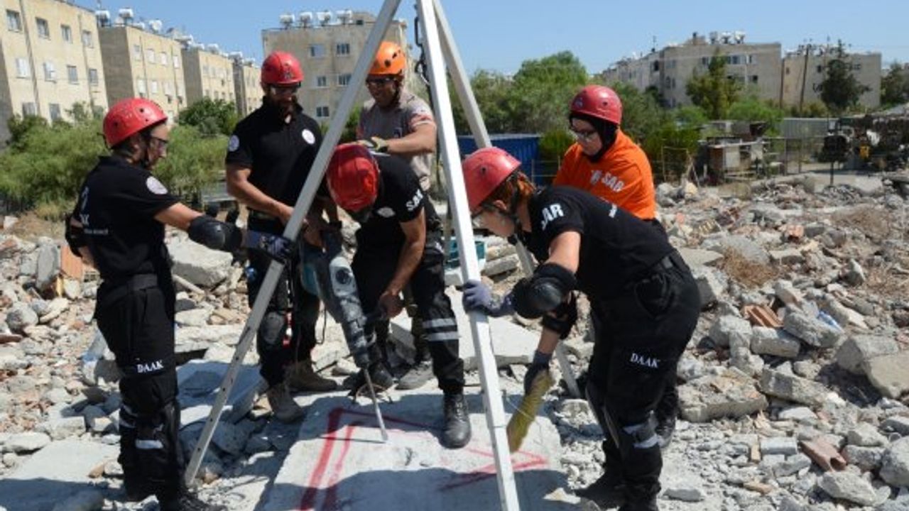 Sivil Savunma Teşkilatı ile Doğal Afet Arama Kurtarma Derneği tatbikat yaptı