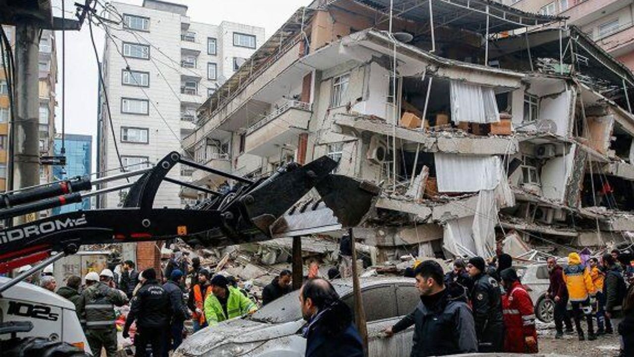 48 kişinin öldüğü apartmanın yarısı kaçak çıktı