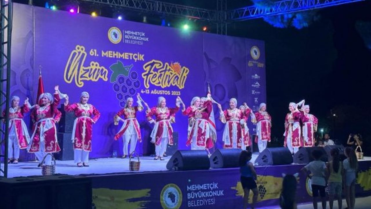 61’inci Mehmetçik Üzüm Festivali’nde geleneksel Kıbrıs gecesi düzenlendi