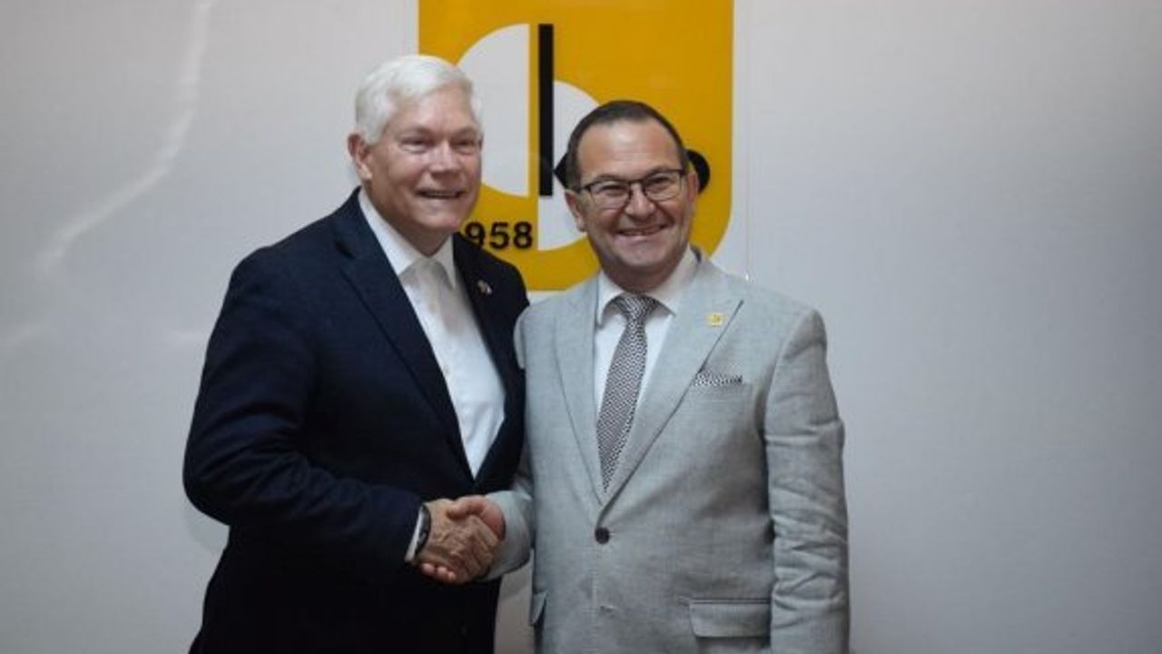 ABD Kongre Üyesi Sessions, KKTC’de temaslarda bulundu