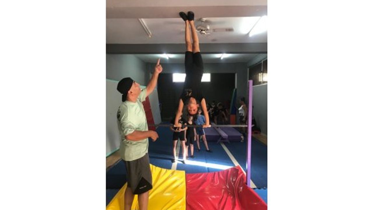 Cimnastikçiler “Tavana” çarparak hareket yapmaya çalışıyorlar