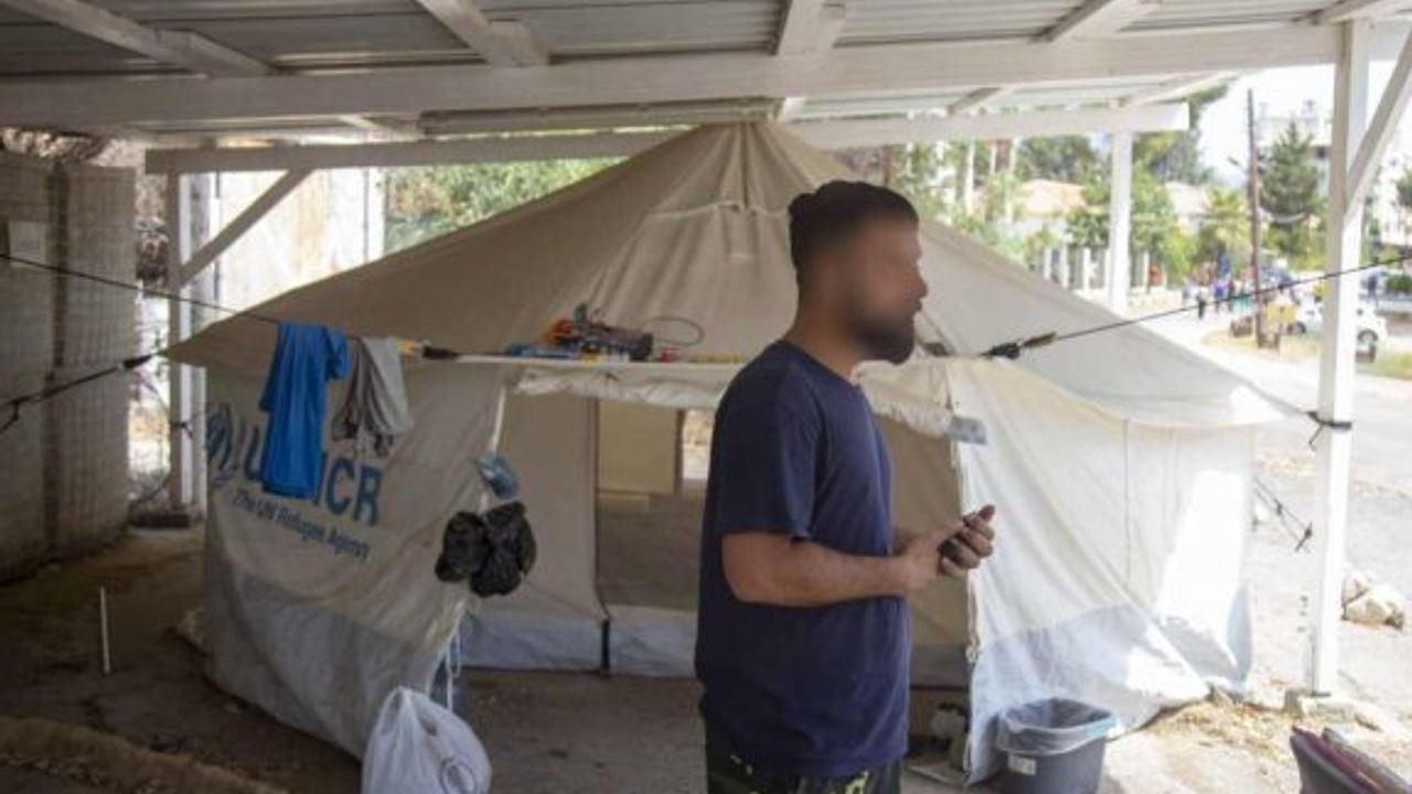Kürt göçmen, 8 aydır çadırda yaşıyor