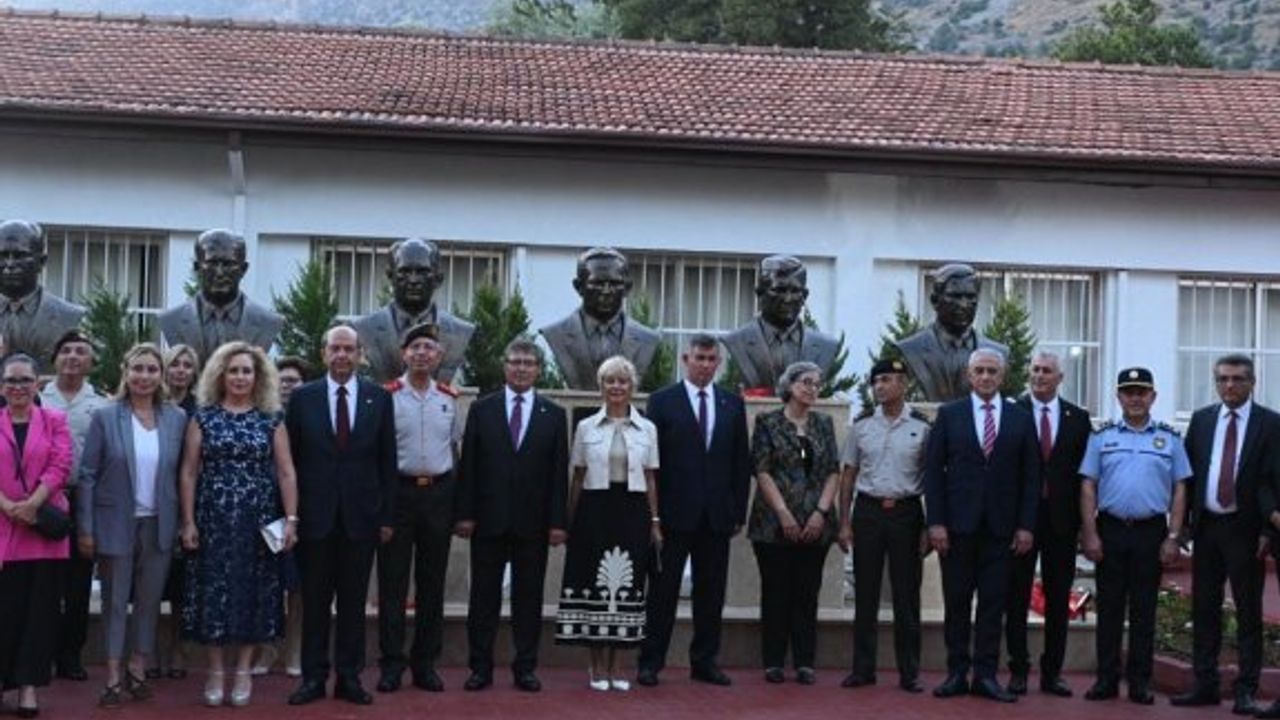 “Şanlı bayraklarımızı sonsuza dek göklerde dalgalandıracağız”