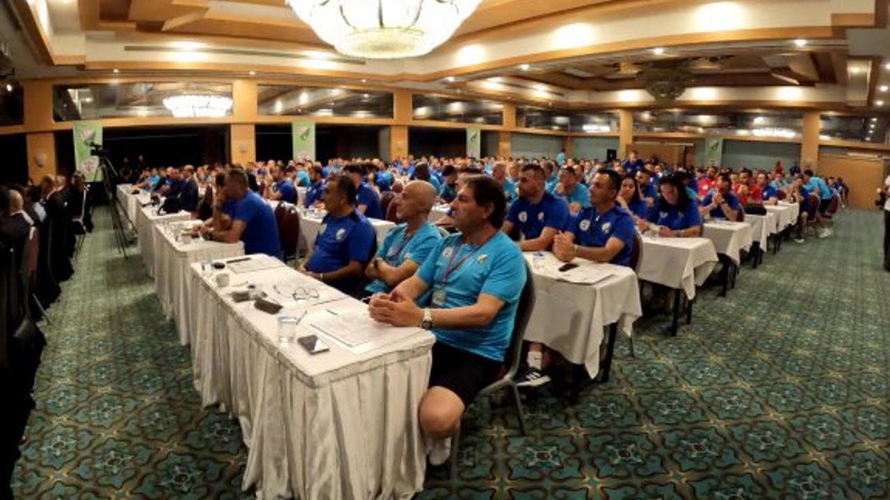 Antrenörlere mazeret semineri yapılıyor