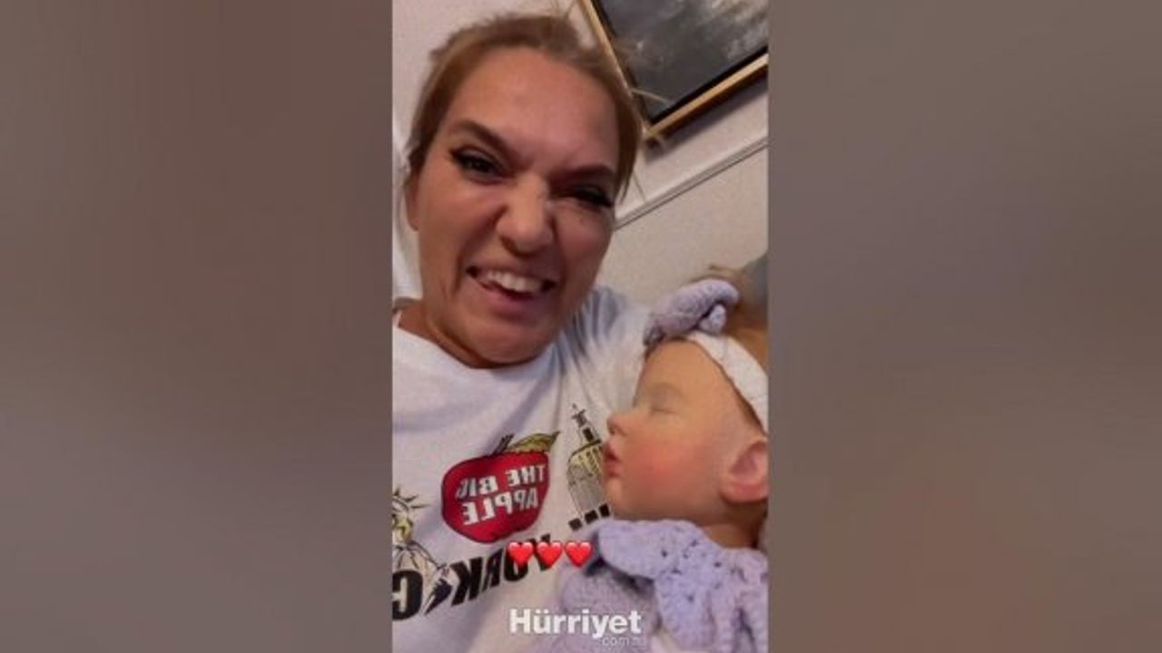 Demet Akalın kızına 10 bin liralık bebek aldı