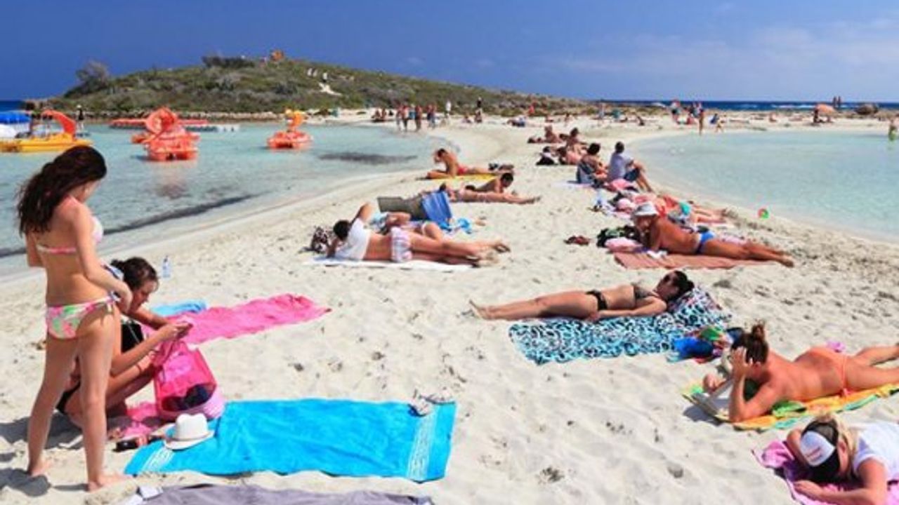 Güney'e 8 ayda 2 milyon 650 bin turist gitti