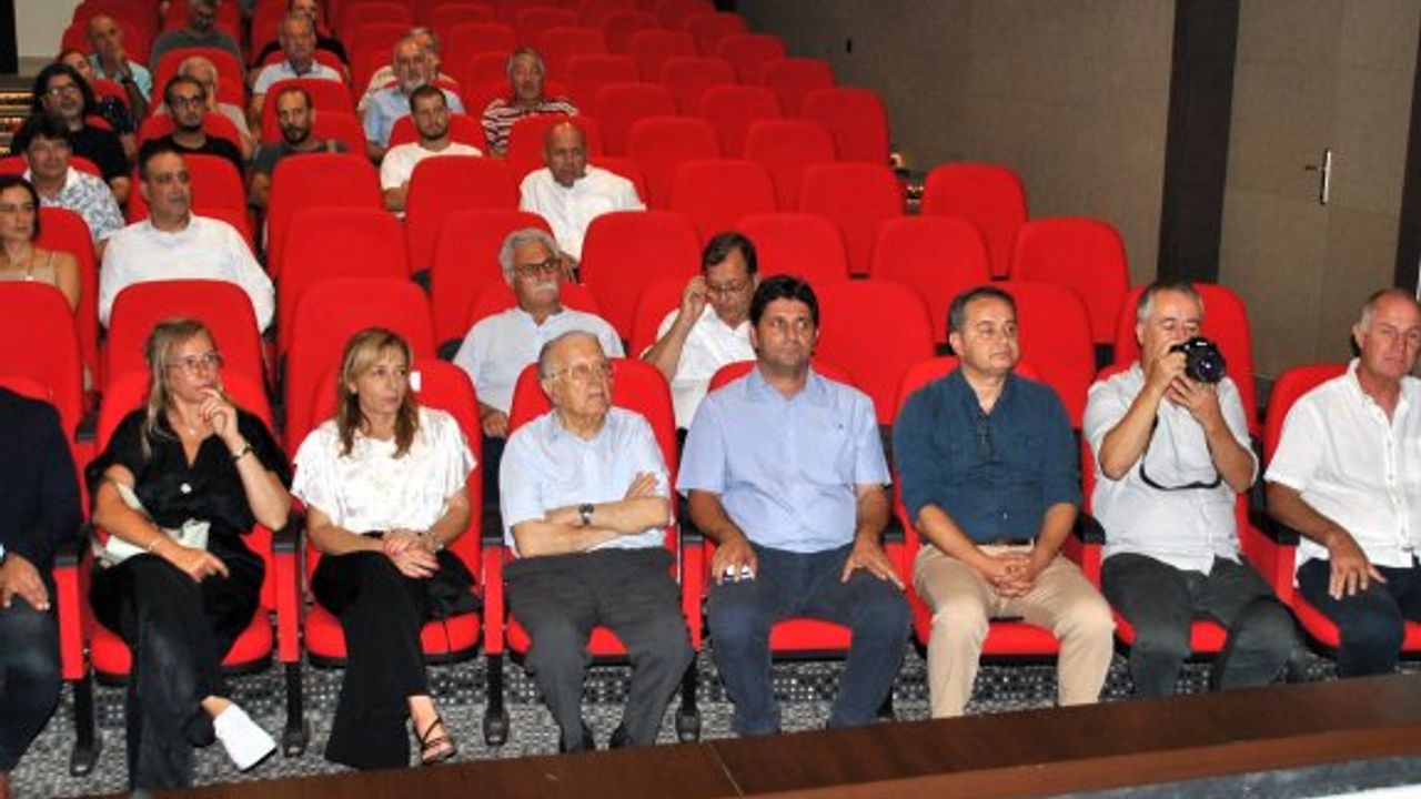 KTMMOB’nin önceki genel başkanlarından Ahmet Ulaş, düzenlenen etkinlikle anıldı