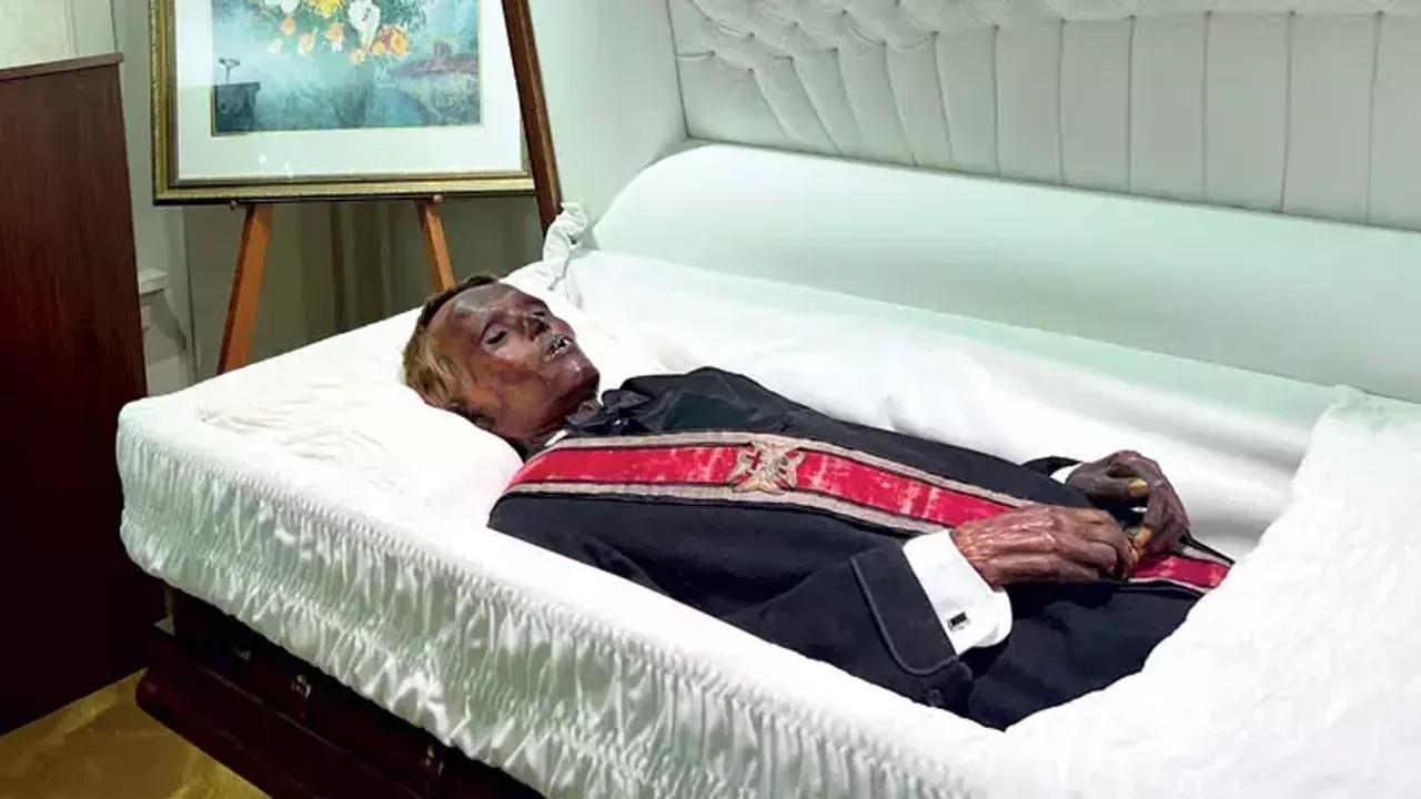 128 yıl gecikmeli cenaze töreni