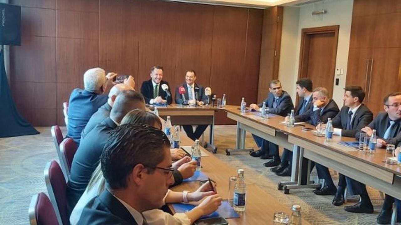 ARUCAD Rektörü Prof. Dr. Asım Vehbi,  Azerbaycan'da sunum yaptı