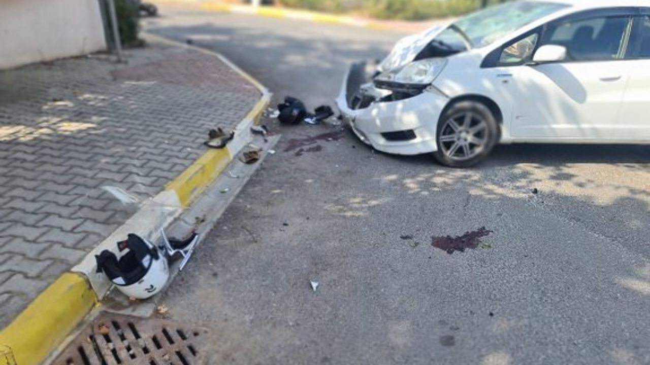 Beylerbeyi'nde dikkatsiz sürücü motosikletliyi eziyordu