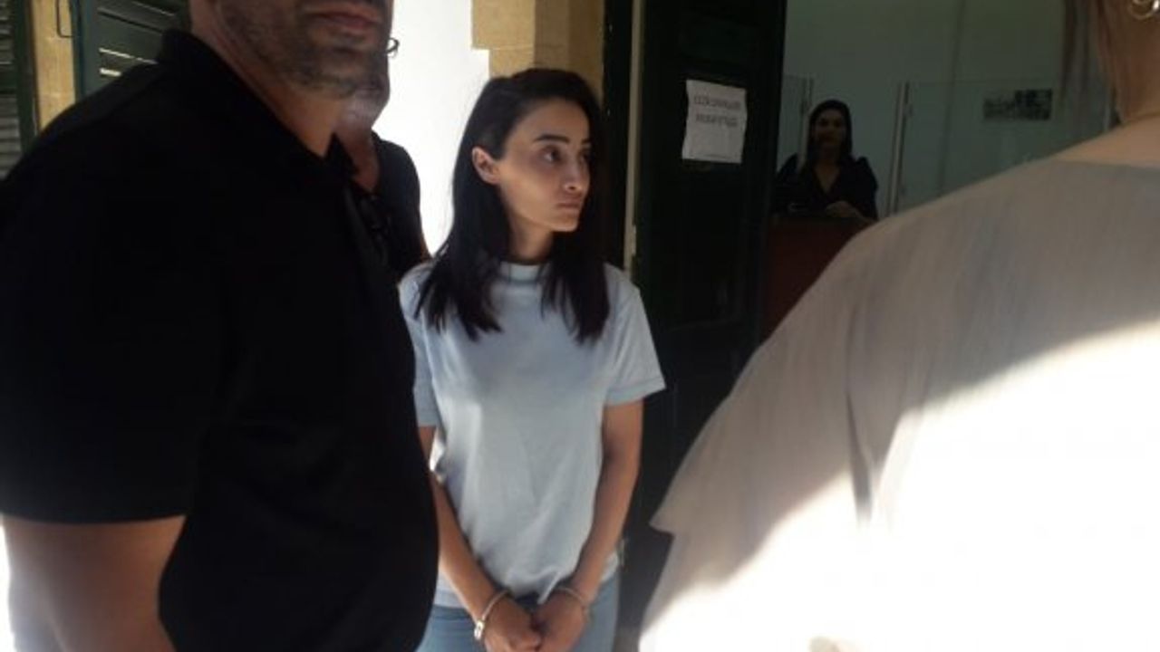 Bir doktor 3 eczacı 3'er gün daha tutuklu kalacak