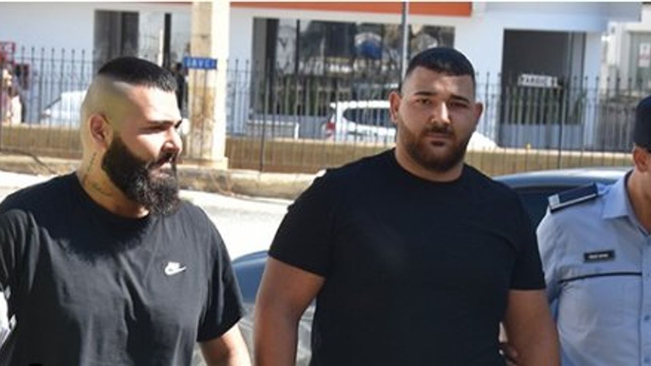 Birinin elmacık kemiği, diğerinin burnu kırıldı