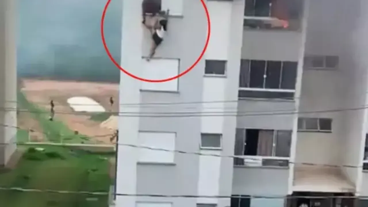 Büyü yapmak isterken yanlışlıkla evi yaktı