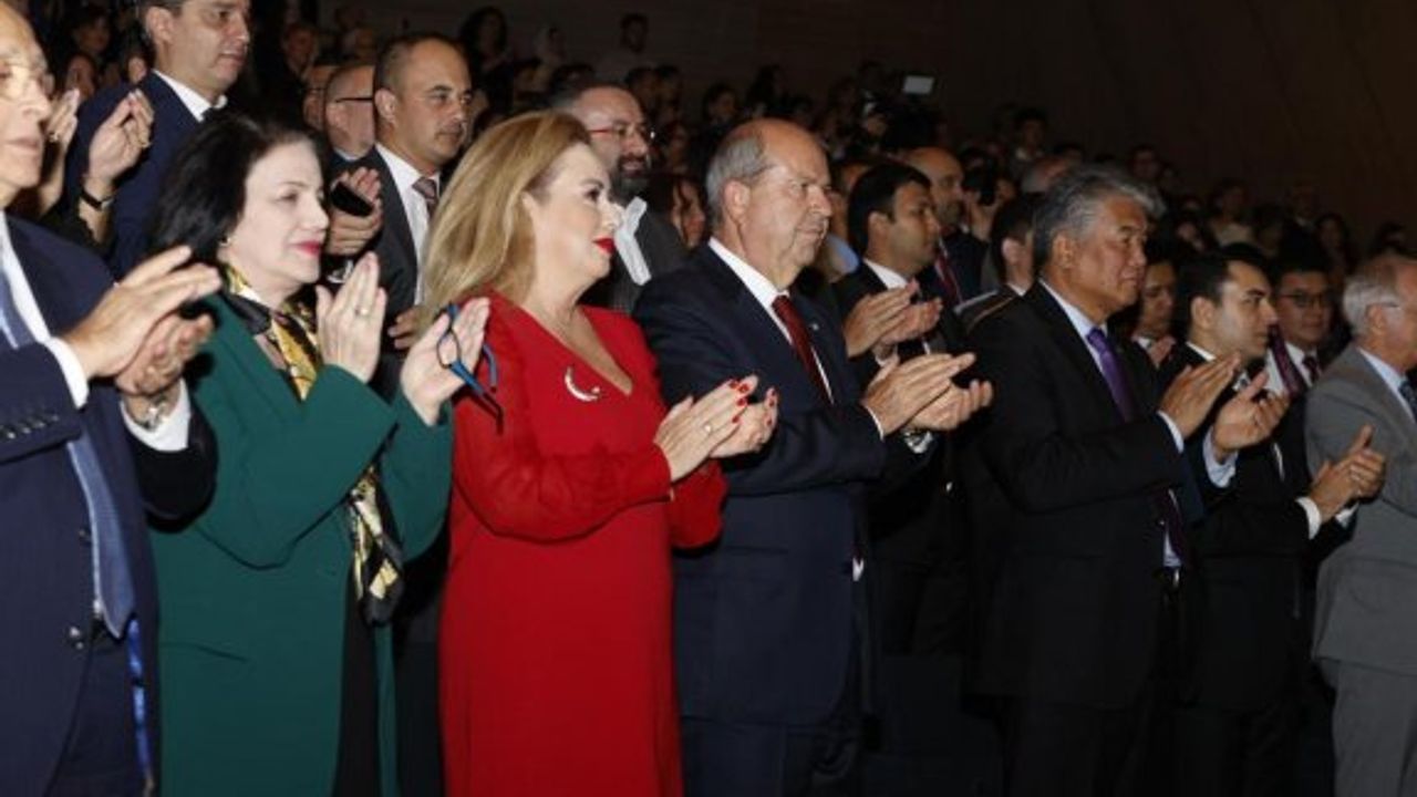 Cumhurbaşkanı Tatar ve eşi Sibel Tatar, TÜRKSOY’un 30’uncu yılı nedeniyle Bakü’de düzenlenen Gala Konserini izledi