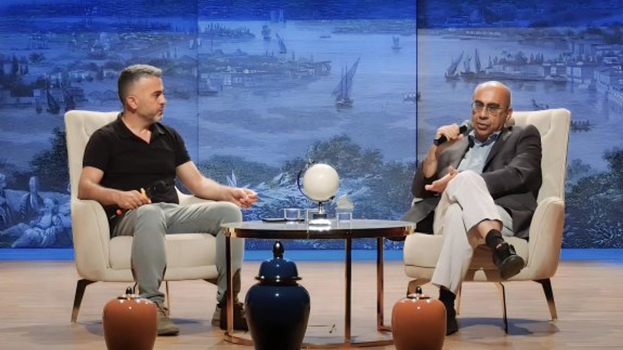 Derviş Zaim: "Filmlerimde Türkiye’nin, yaşadığımız coğrafyanın meselelerine doğrudan el atma çabası görülür"