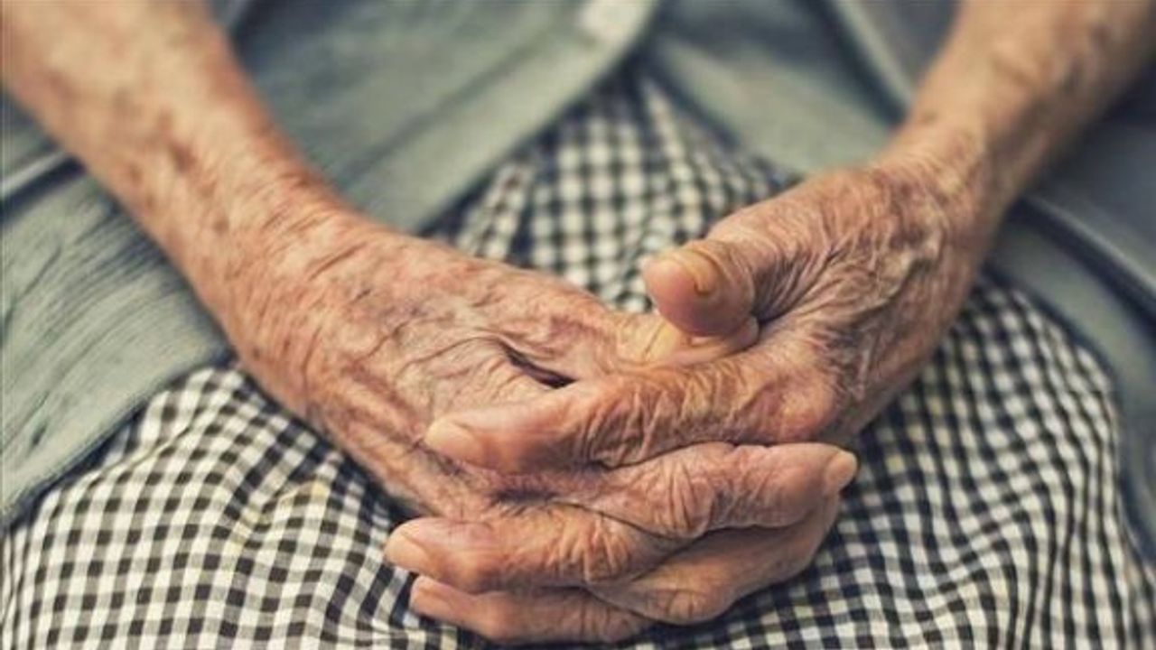 Dünyada 2050'de her 6 kişiden biri "yaşlı" olacak