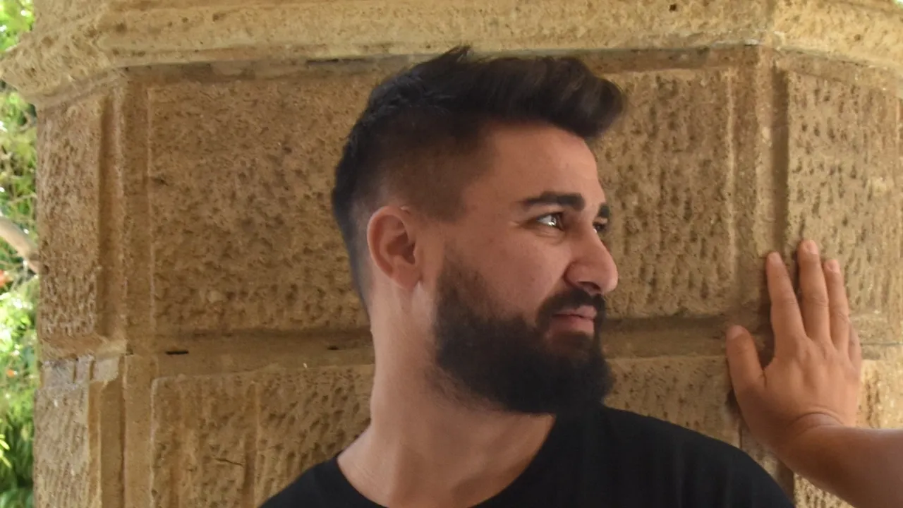 Eski sevgilisinin evini basıp, ölümle tehdit etti