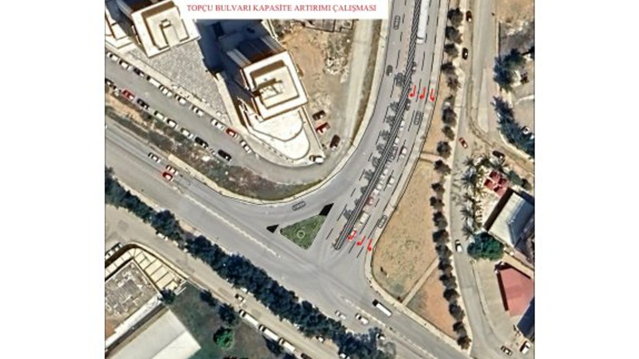 Gazimağusa'da Mustafa Kemal Bulvarı ile Topçu Bulvarı’nın kesişme noktasında yol düzenlemesi yapıldı
