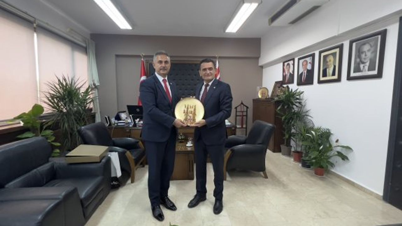 İçişleri Bakanı Dursun Oğuz,Türk Dünyası Mühendisler ve Mimarlar Birliği heyetini kabul etti.