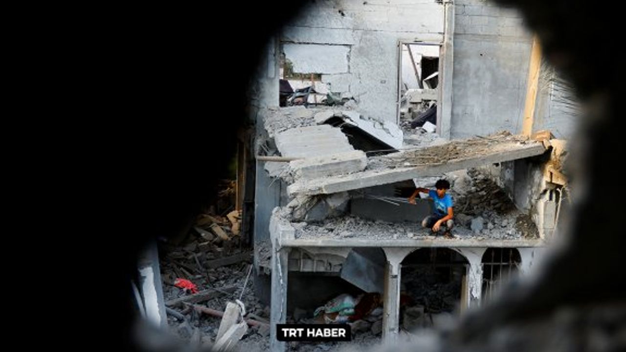 İsrail, Gazze'ye bomba yağdırmaya devam ediyor