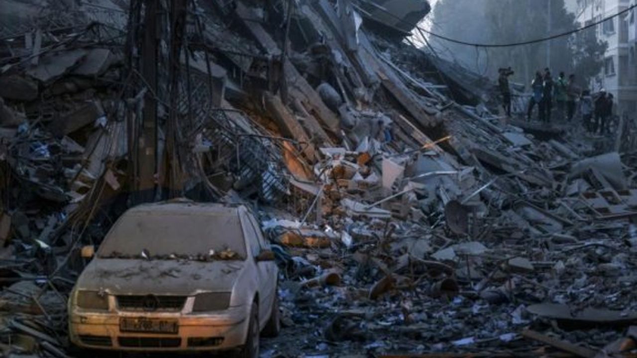 İsrail savaş uçakları Gazze Şeridi'nde çok sayıda noktayı bombaladı