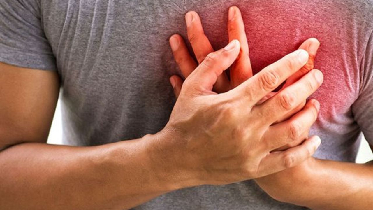 Kıbrıslı Türk, Güney'de bir AVM'de kalp krizi geçiren adama müdahale ederek hayatını kurtardı