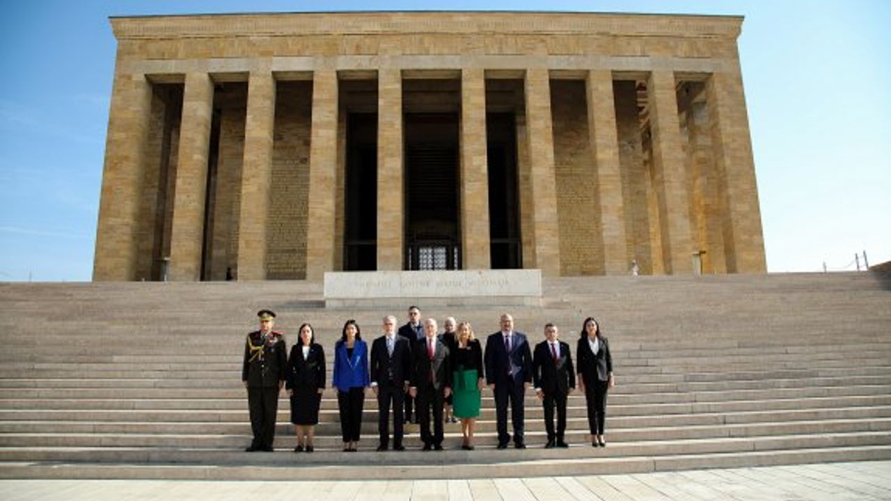 Meclis Başkanı Töre, Anıtkabir’i ziyaret etti