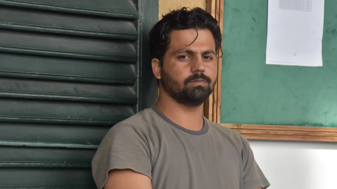 Paraları çaldı, odayı dağıttı, polisi kandıramadı