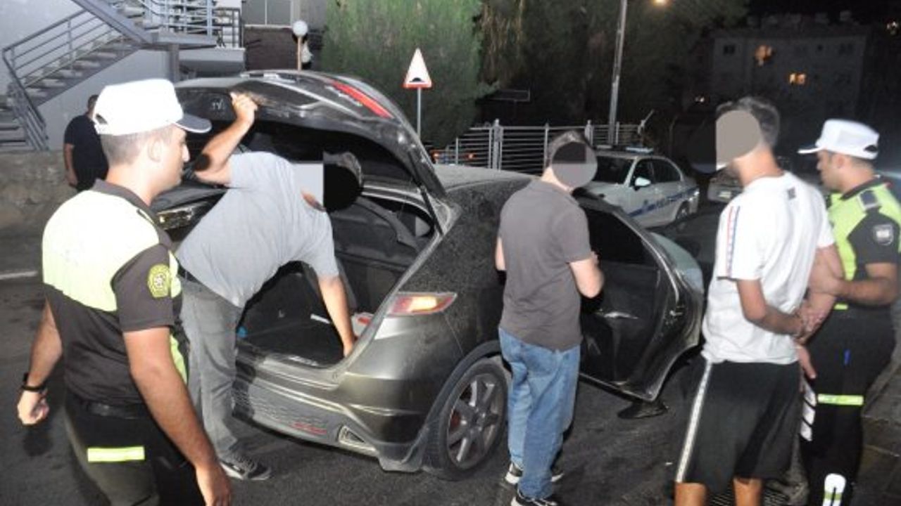 Polisin trafik denetimlerinde 4 sürücü tutuklandı