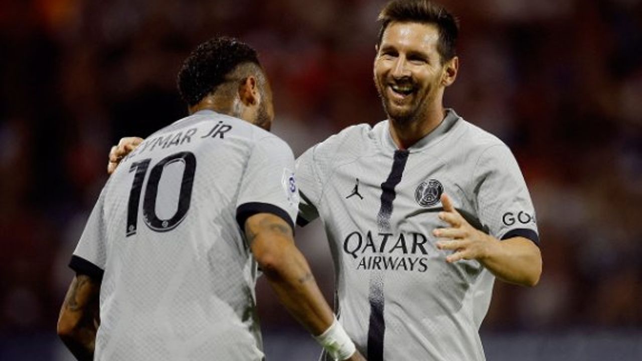 PSG Messi ve Neymar'ı mumla arıyor