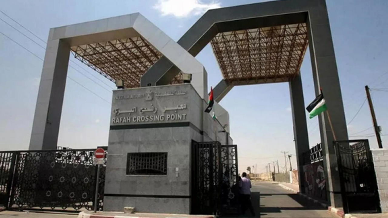 Refah Sınır Kapısı'ndan Gazze'ye insani yardım girişi başladı