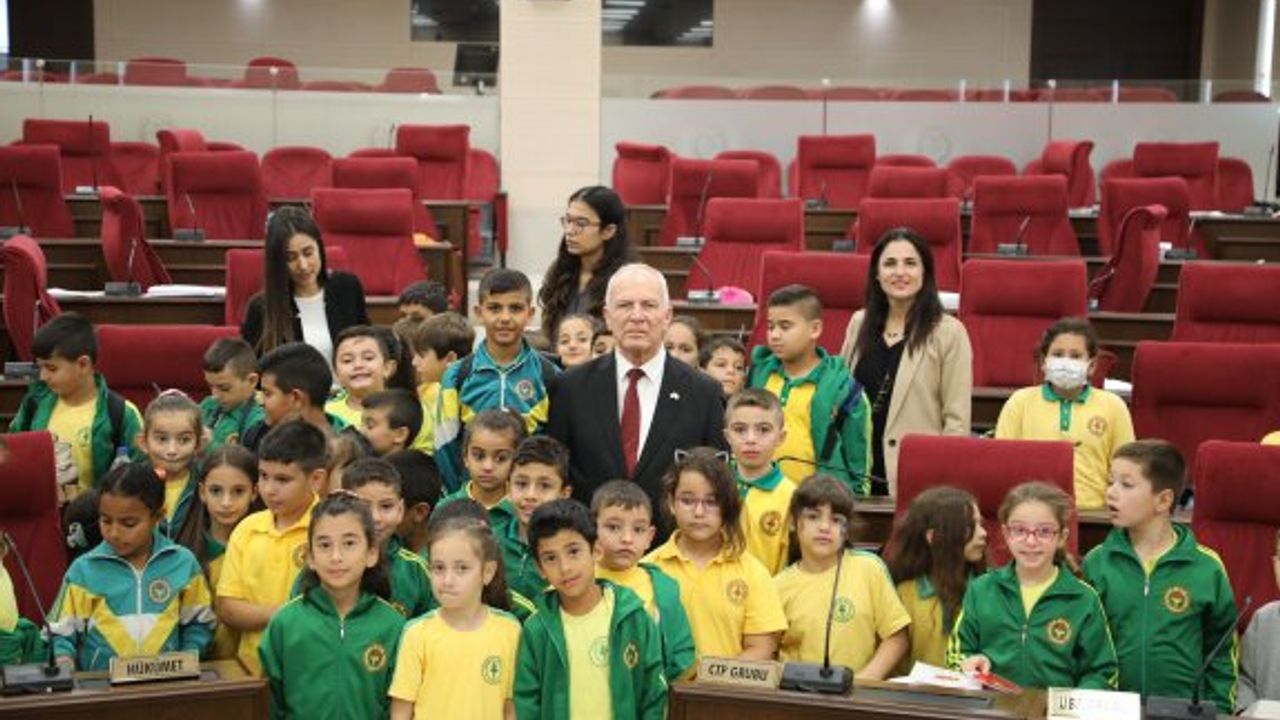 Akdoğan Dr. Fazıl Küçük İlkokulu öğrencileri Cumhuriyet Meclisi’ni ziyaret etti