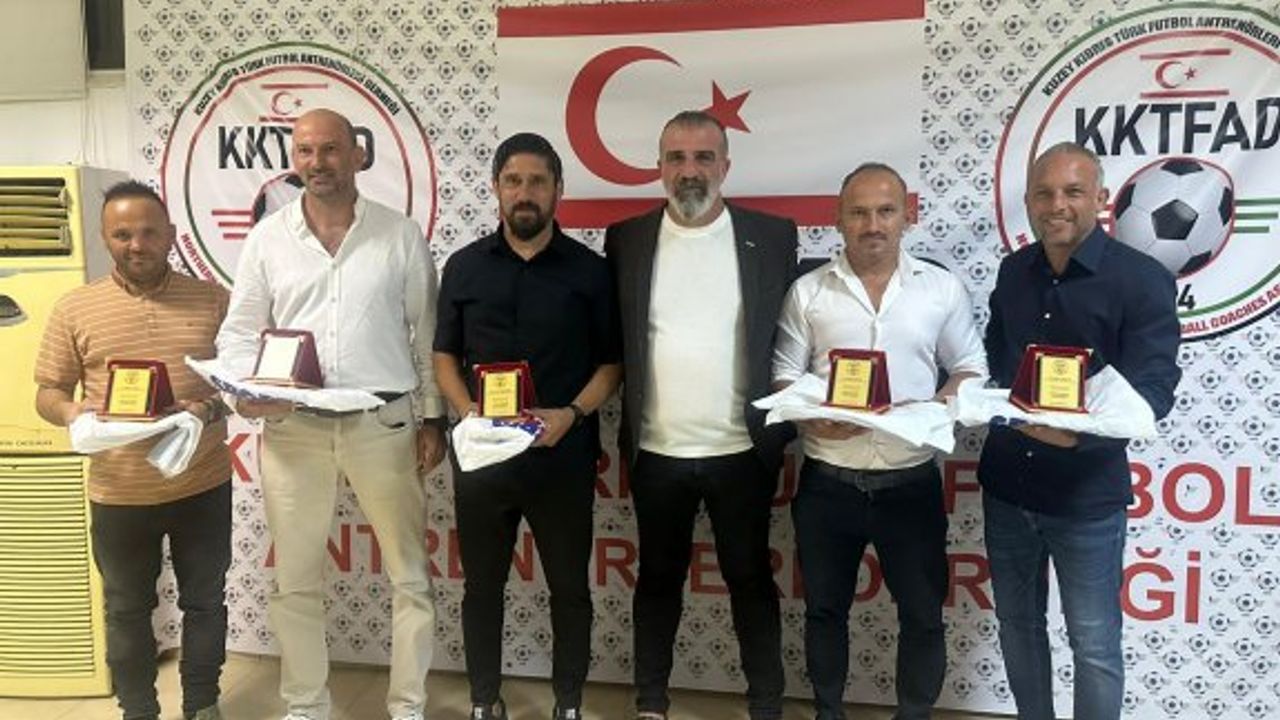 Ayın başarılı antrenörleri ödüllerini aldı