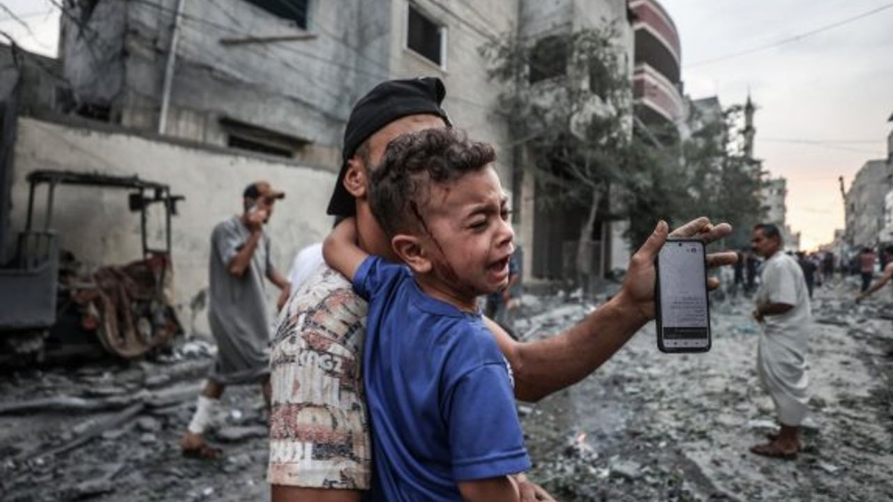 Bebek katili İsrail katlediyor, dünya seyrediyor