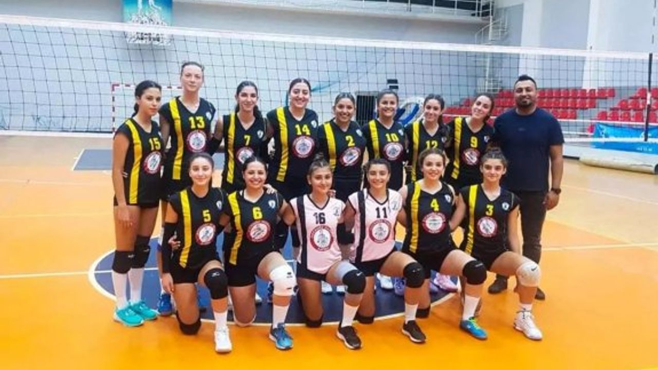 Büyük Bayanlarda Çamlık Spor liderliğini sürdürdü