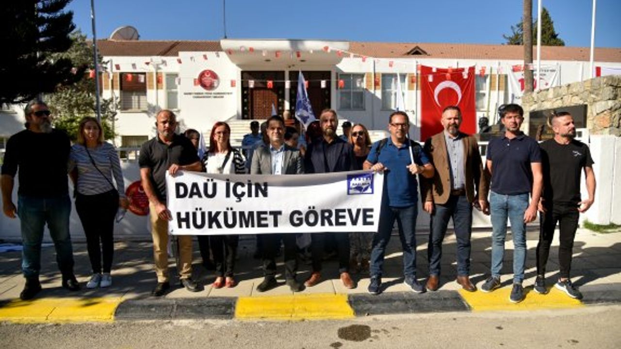 DAÜ-SEN, Meclis önünde eylem yaptı