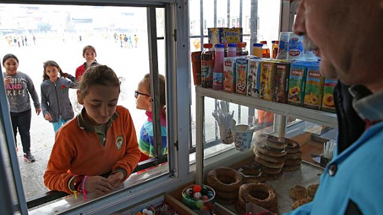 Diyetisyenler Birliği kantinlerde satılan yiyeceklere dikkat çekti