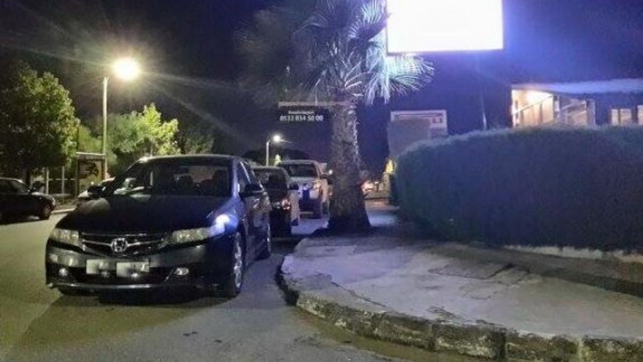 Düşüncesizce yapılan parklar, diğer sürücüleri tehlikeye sokuyor