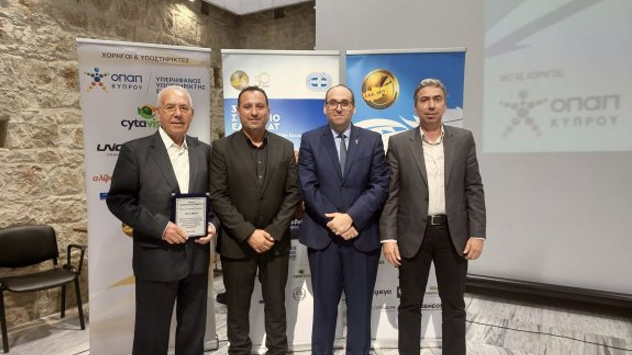 EAK'dan Fevzi Beyar'a “Onur Nişanı”