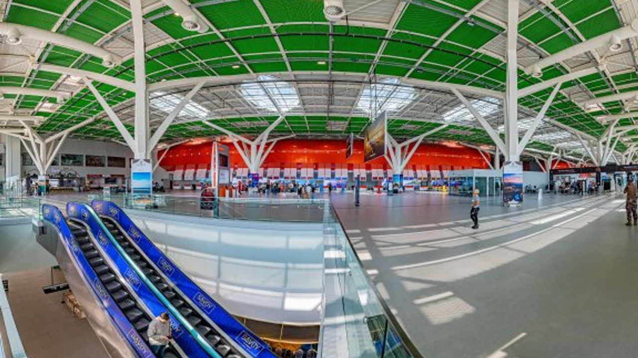 Havalimanı'nda elektrik gitti 5 sefer yapılamadı