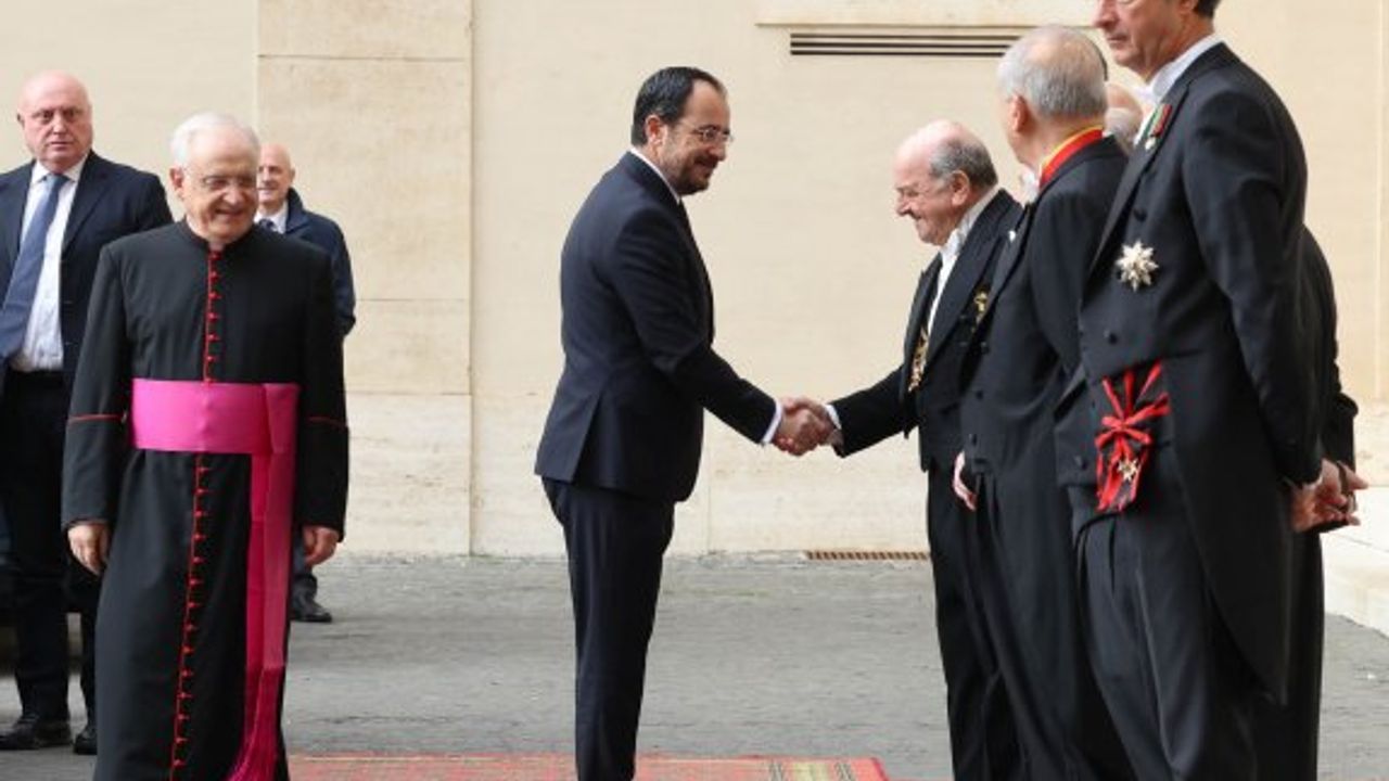 Hristodulidis bugün Vatikan’da Papa Francis ile bir araya geldi