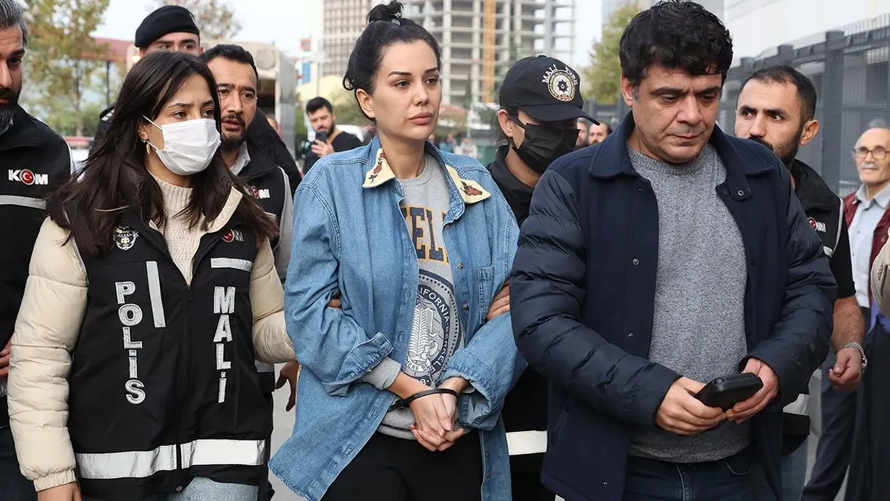 “İnanılmaz sigara içip ibadet ediyorum”